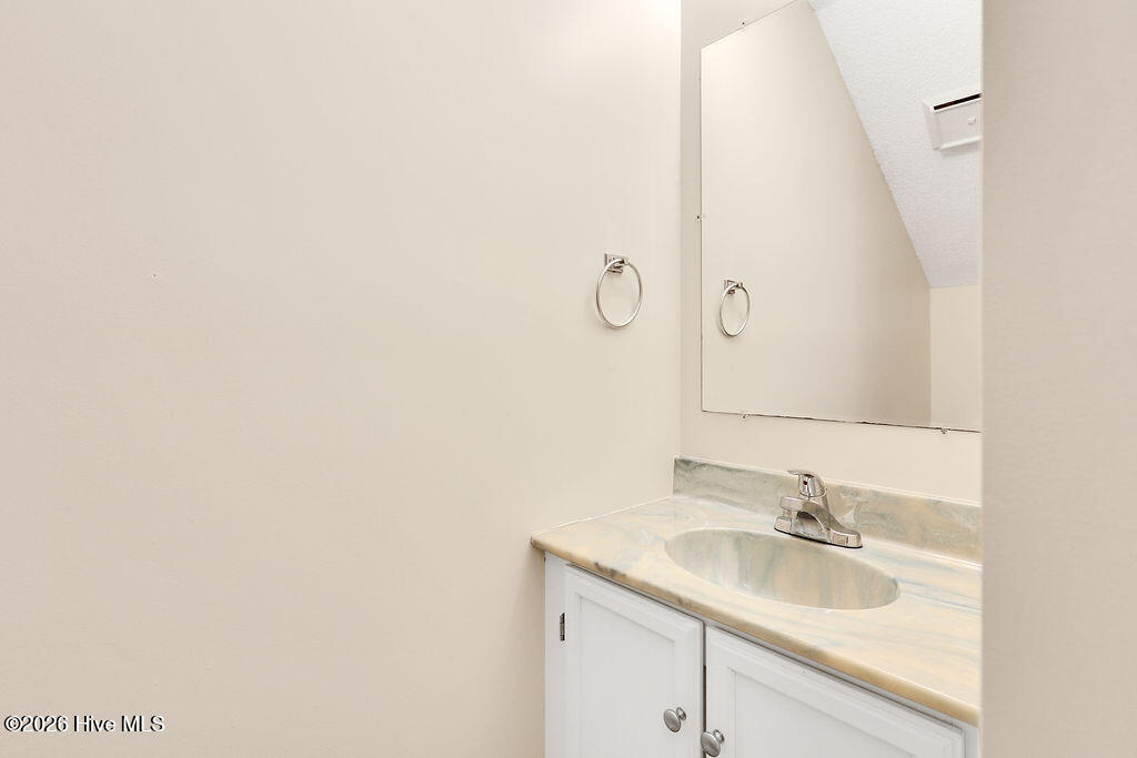 24 Queens Grant Circle SW