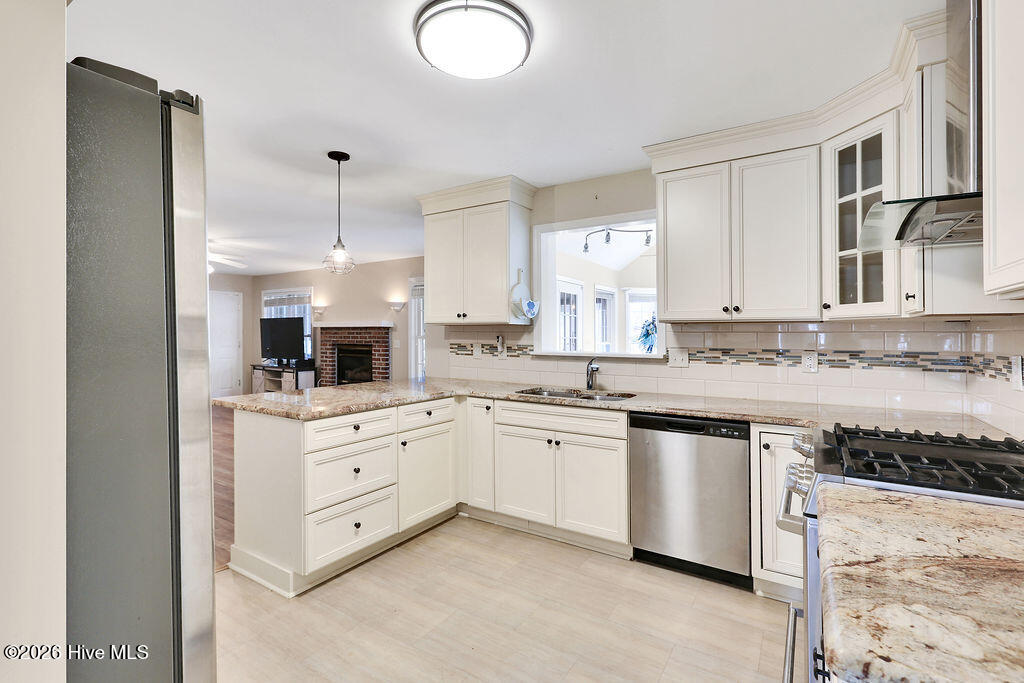 24 Queens Grant Circle SW