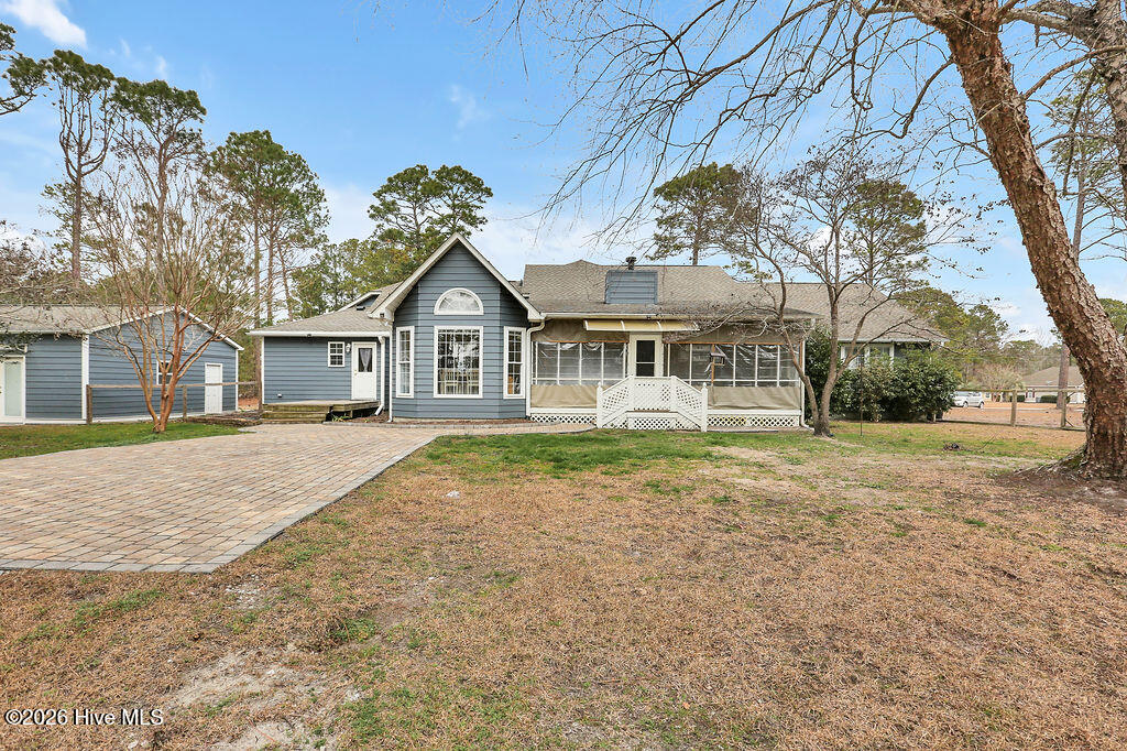 24 Queens Grant Circle SW