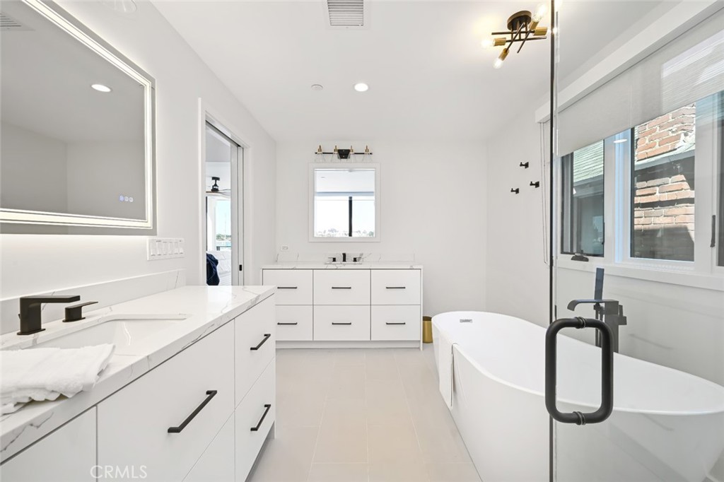 413 E Edgewater Avenue