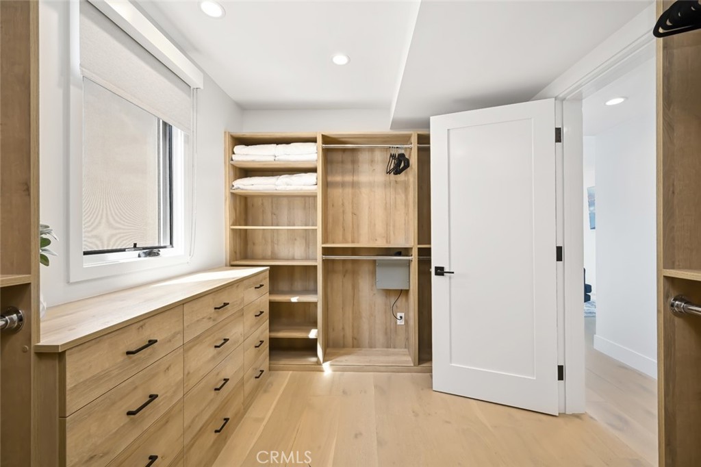 413 E Edgewater Avenue