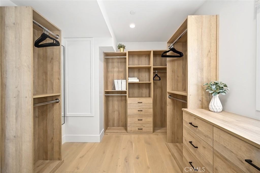 413 E Edgewater Avenue