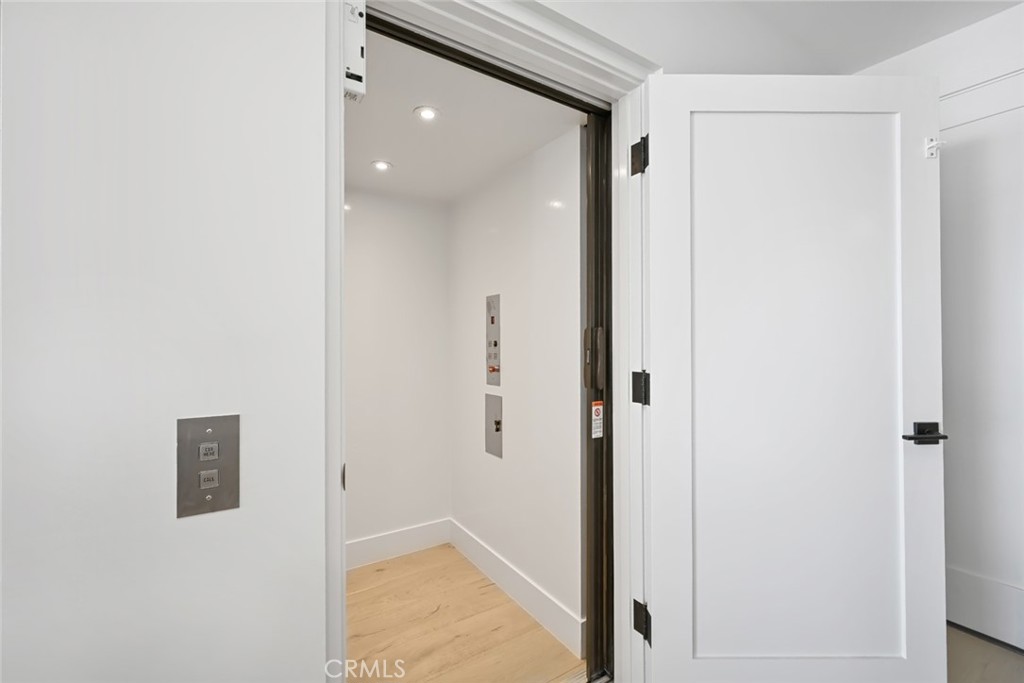 413 E Edgewater Avenue