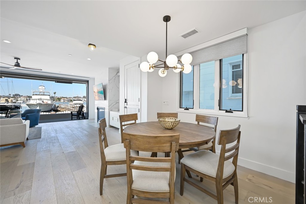 413 E Edgewater Avenue