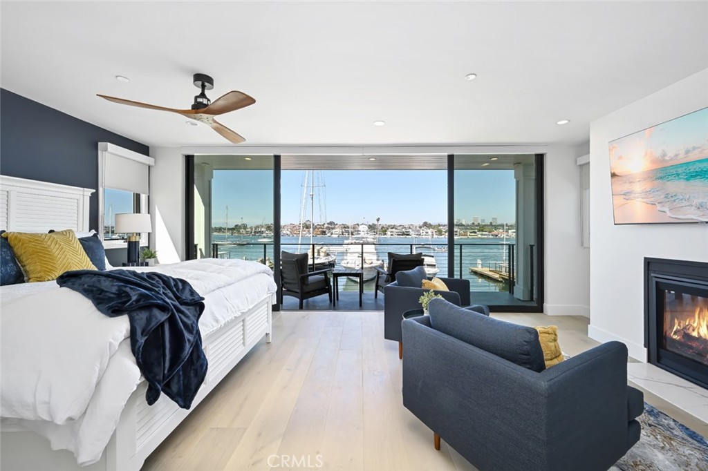 413 E Edgewater Avenue