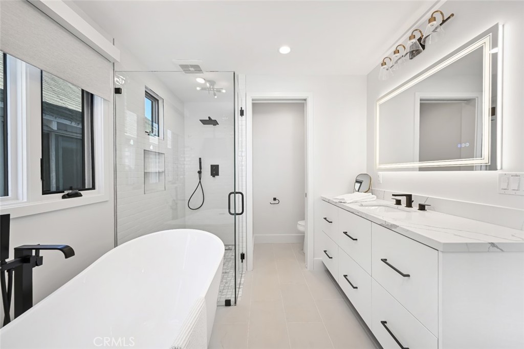 413 E Edgewater Avenue