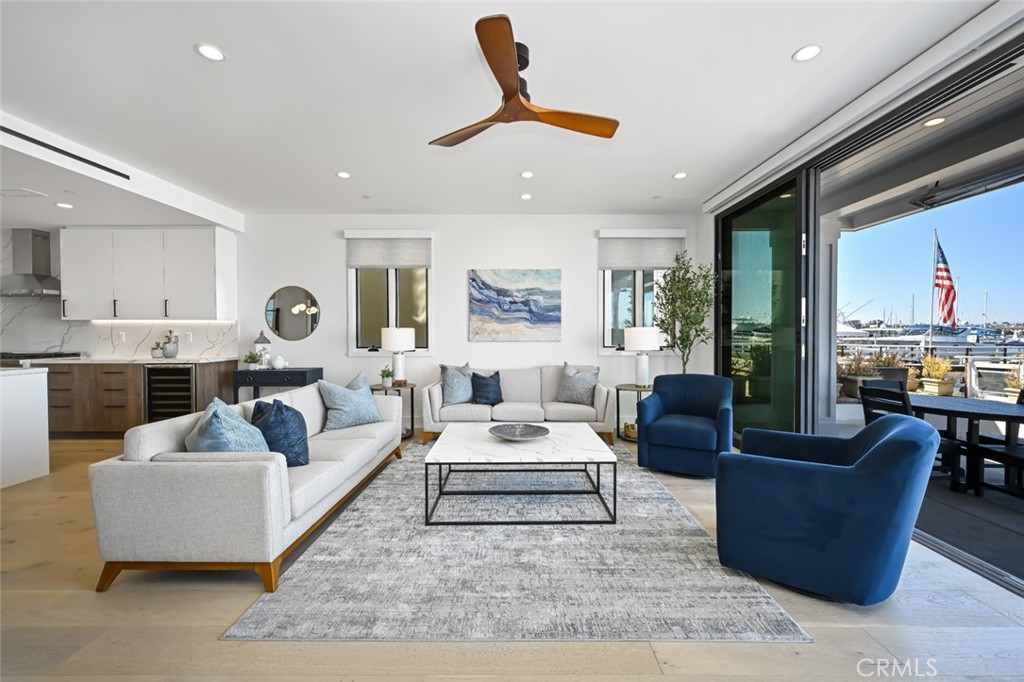 413 E Edgewater Avenue