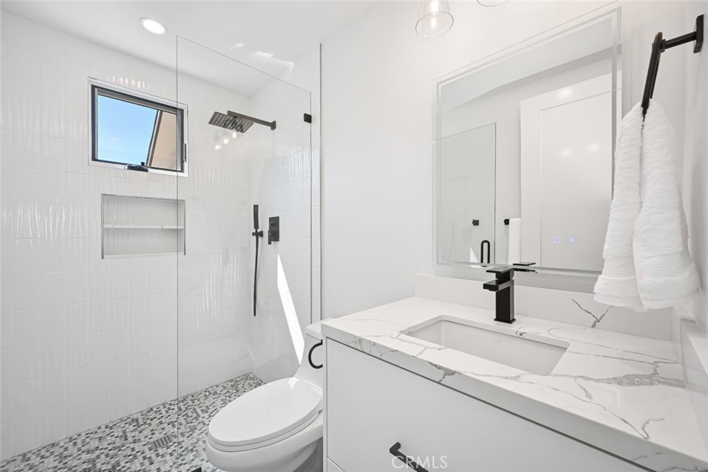 413 E Edgewater Avenue