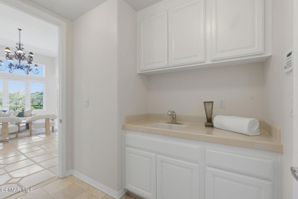 491 Ravensbury Street