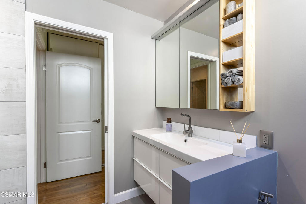 2124 Glenhollow Street