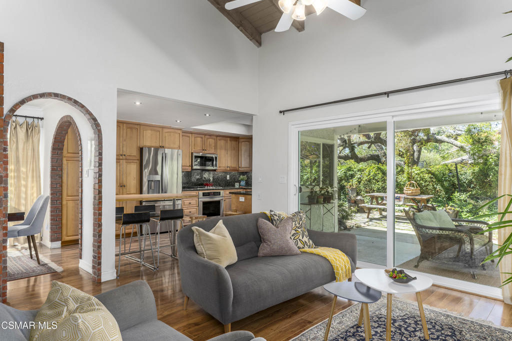 2124 Glenhollow Street