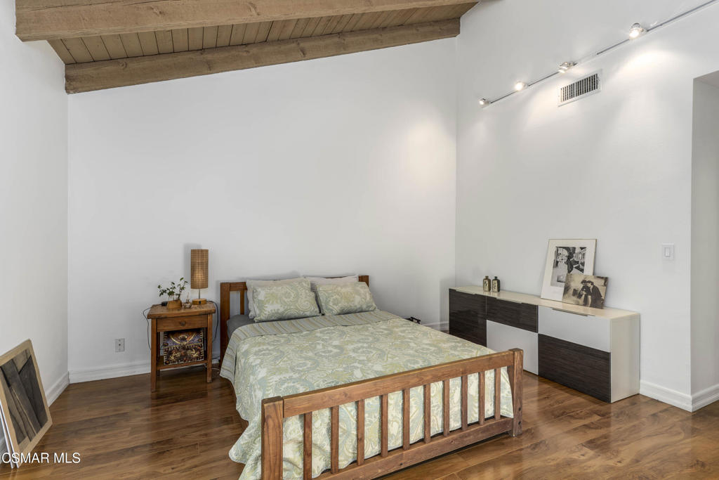 2124 Glenhollow Street