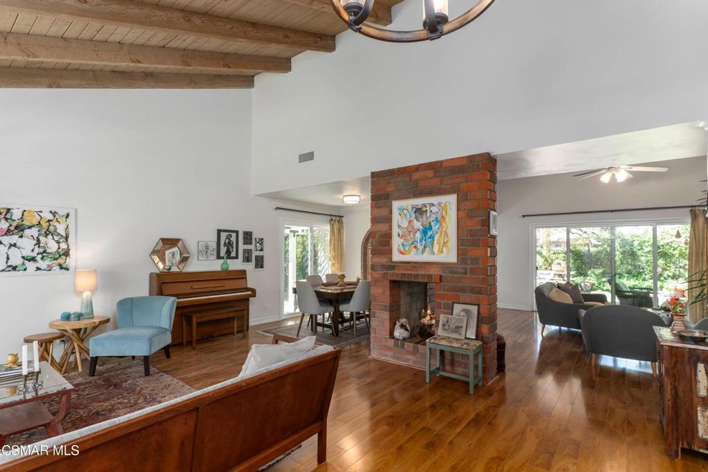 2124 Glenhollow Street