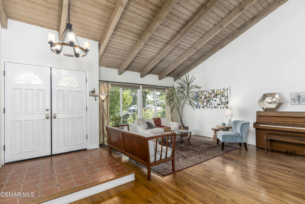 2124 Glenhollow Street