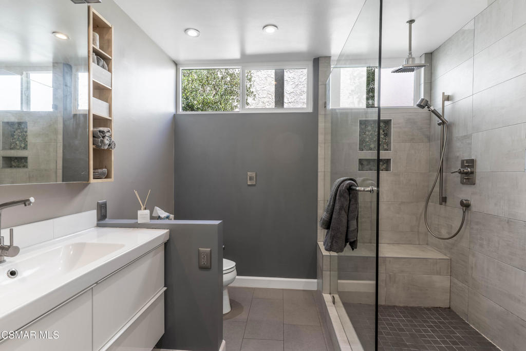 2124 Glenhollow Street