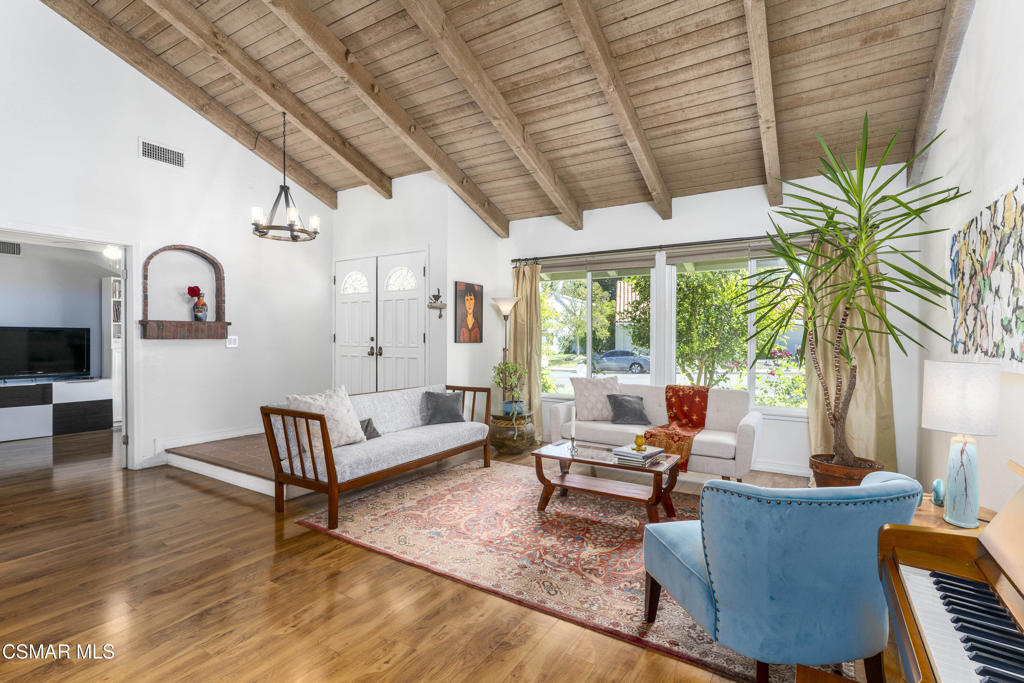 2124 Glenhollow Street