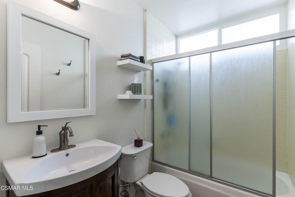 2124 Glenhollow Street