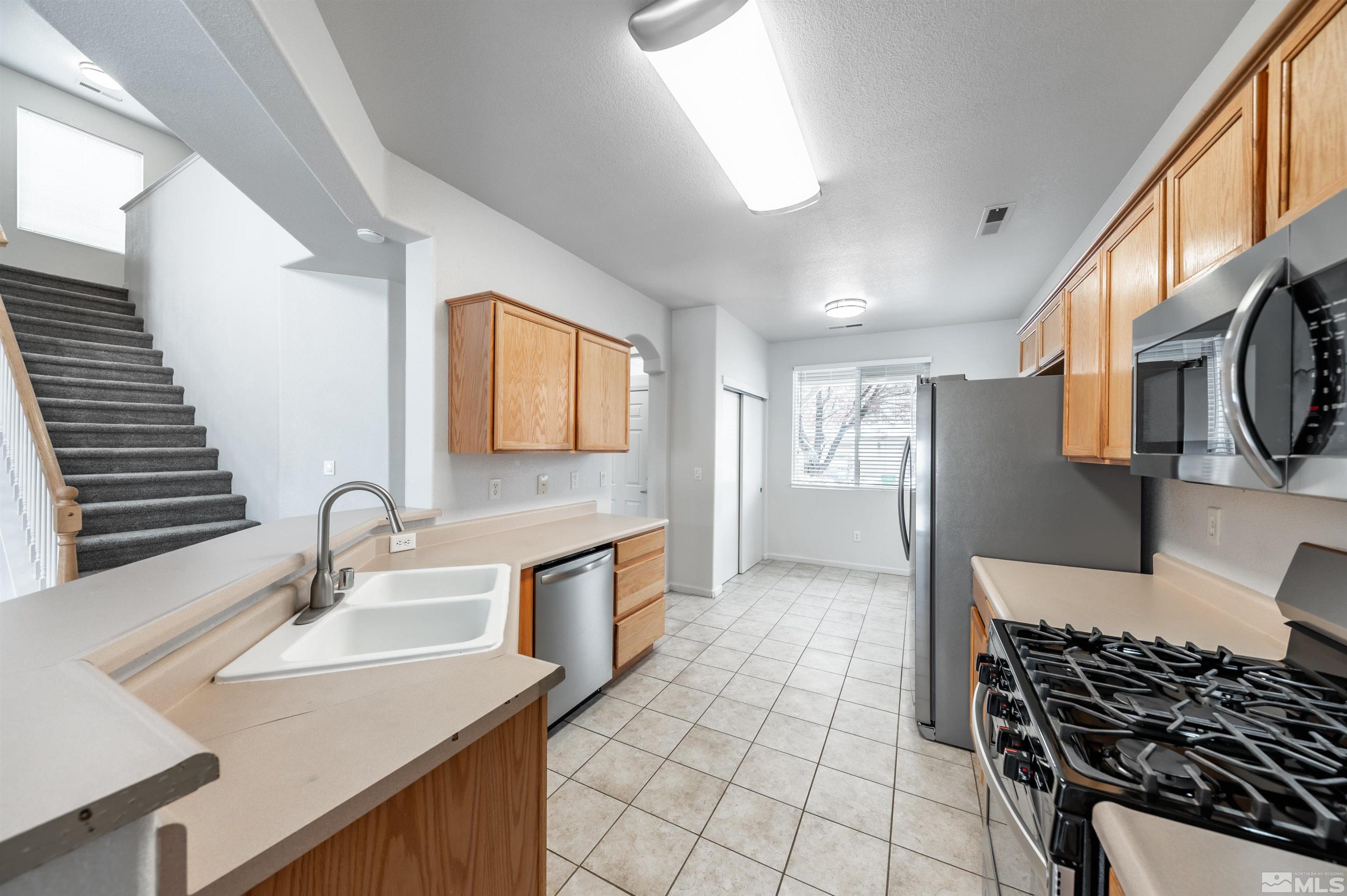 2457 Bentley Dr