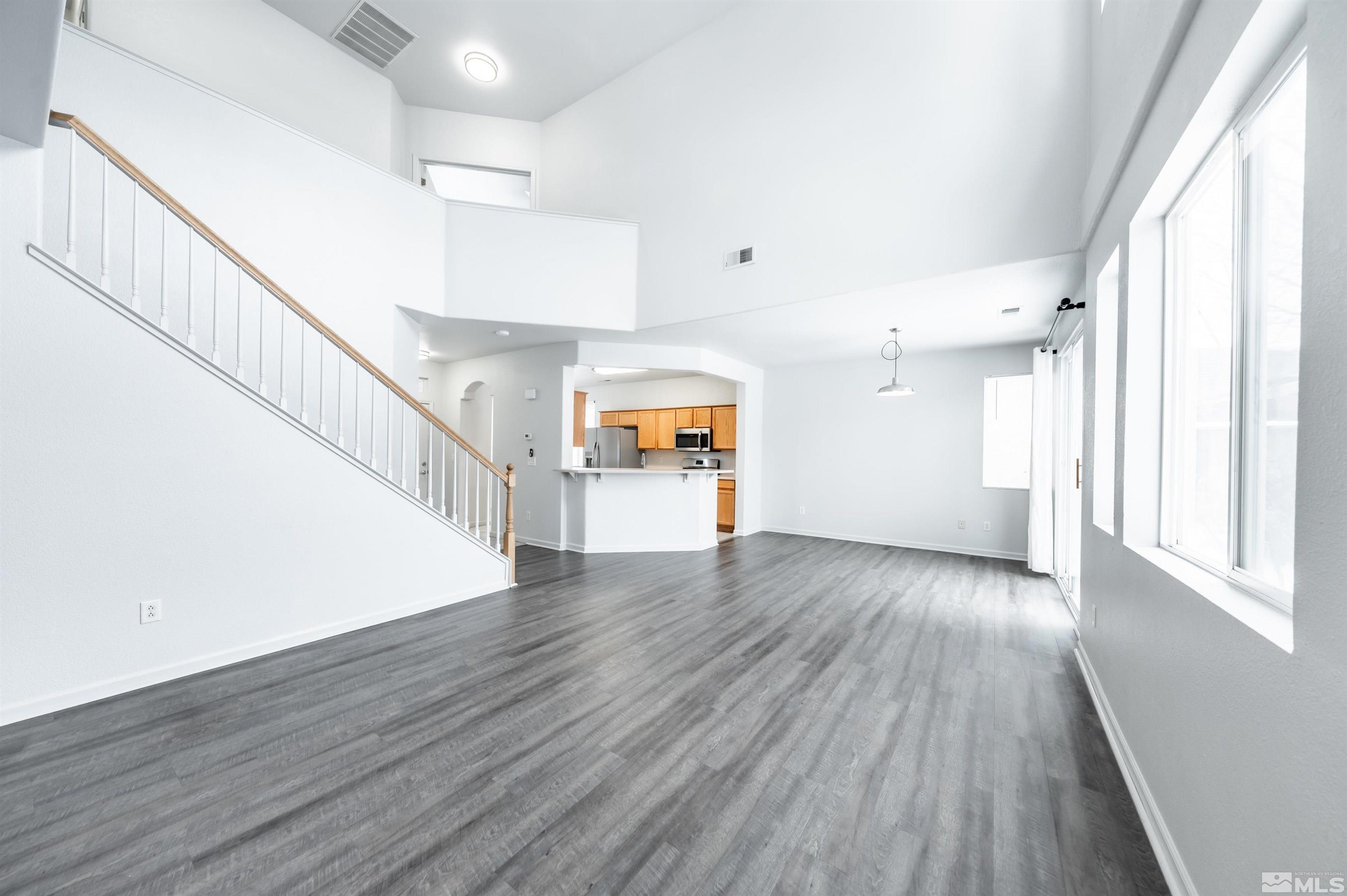 2457 Bentley Dr
