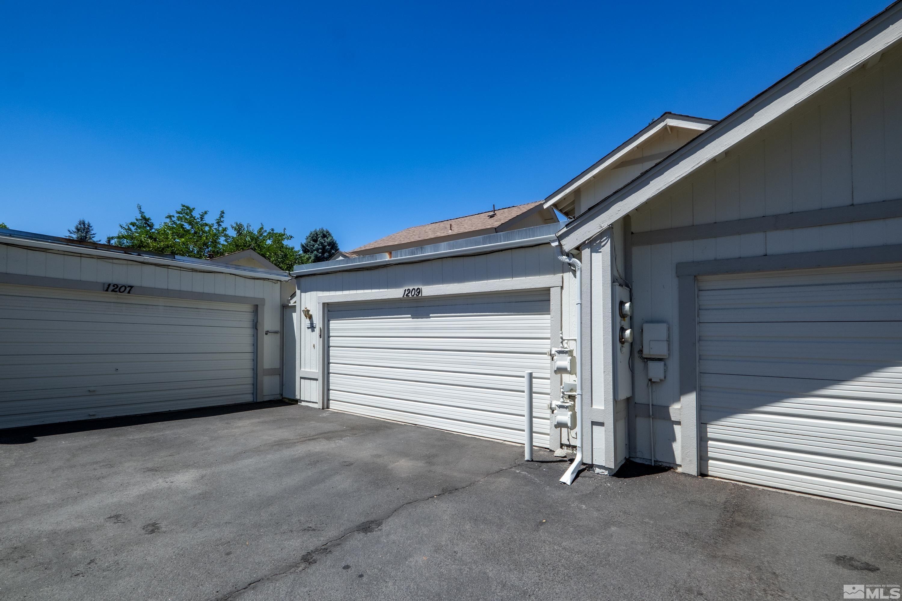 1209 Searchlite Ct