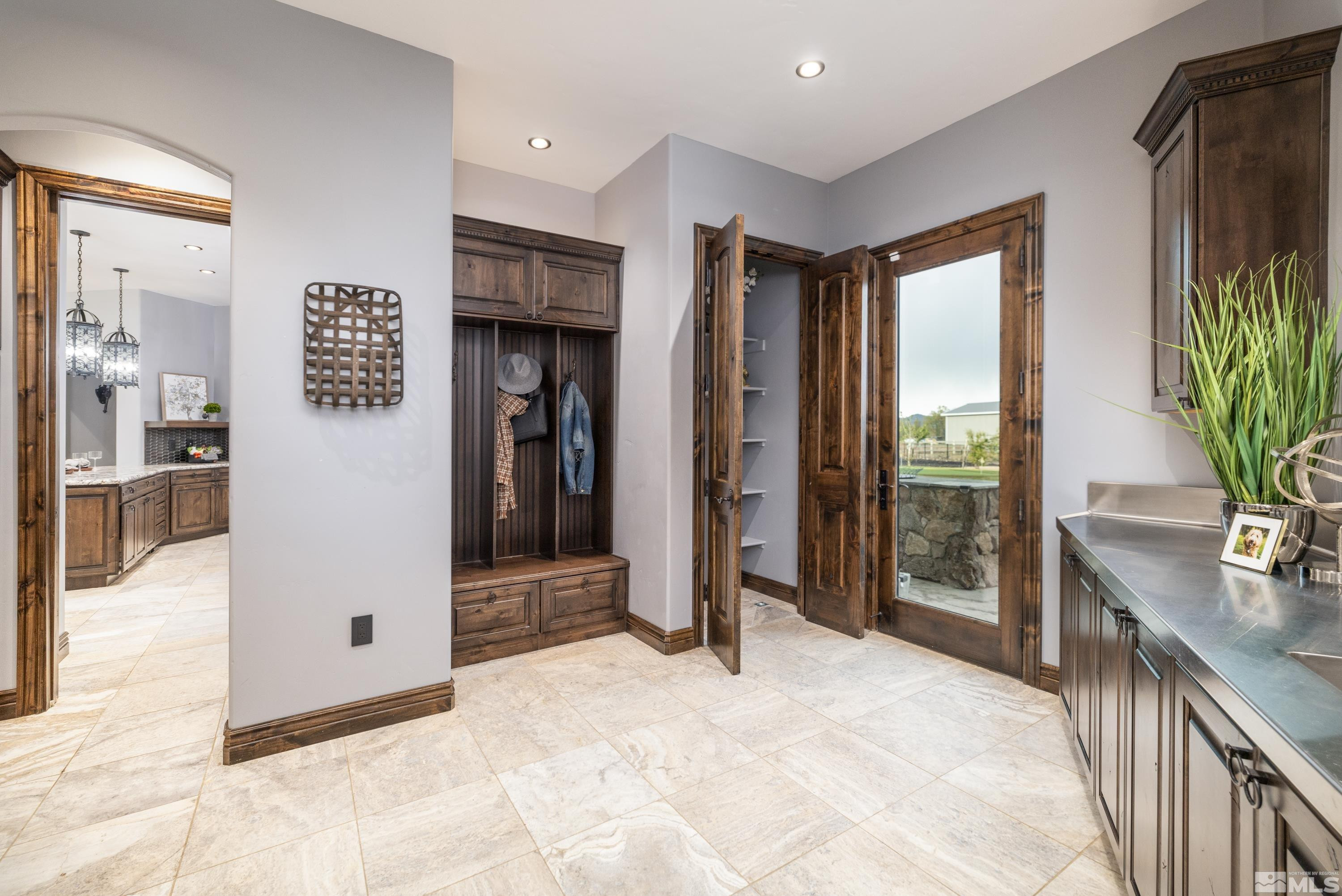 18250 Lake Vista