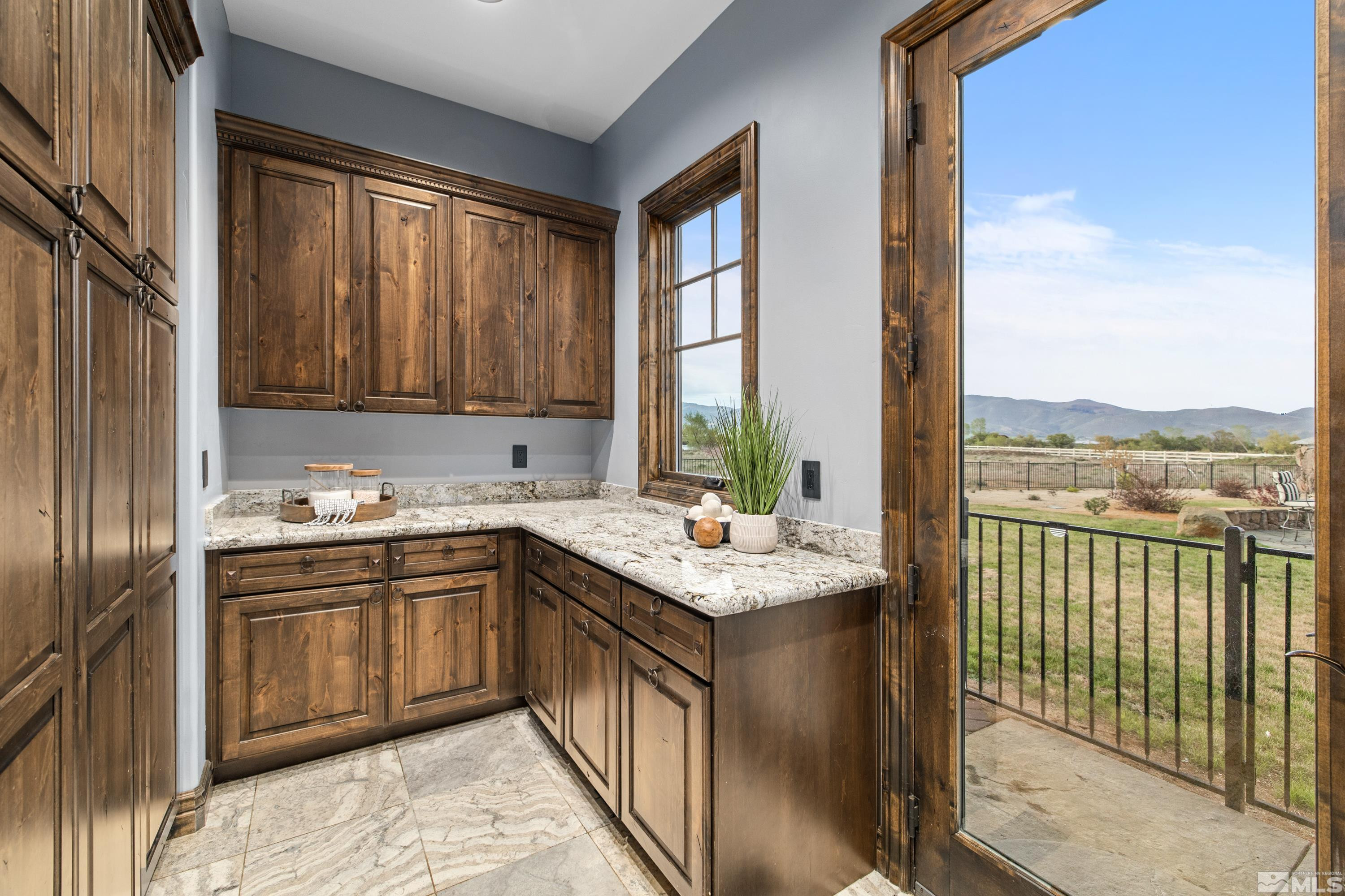 18250 Lake Vista