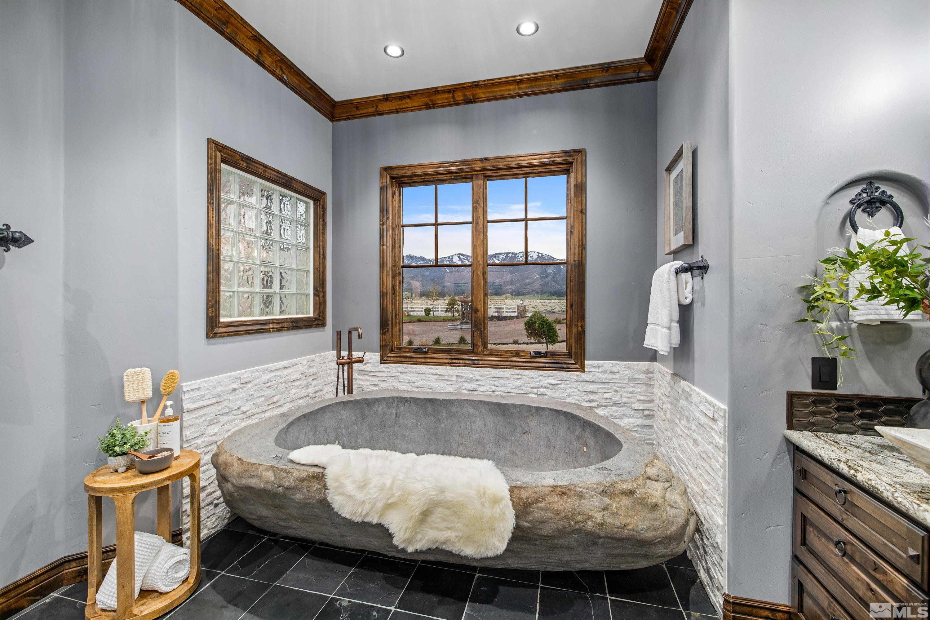 18250 Lake Vista