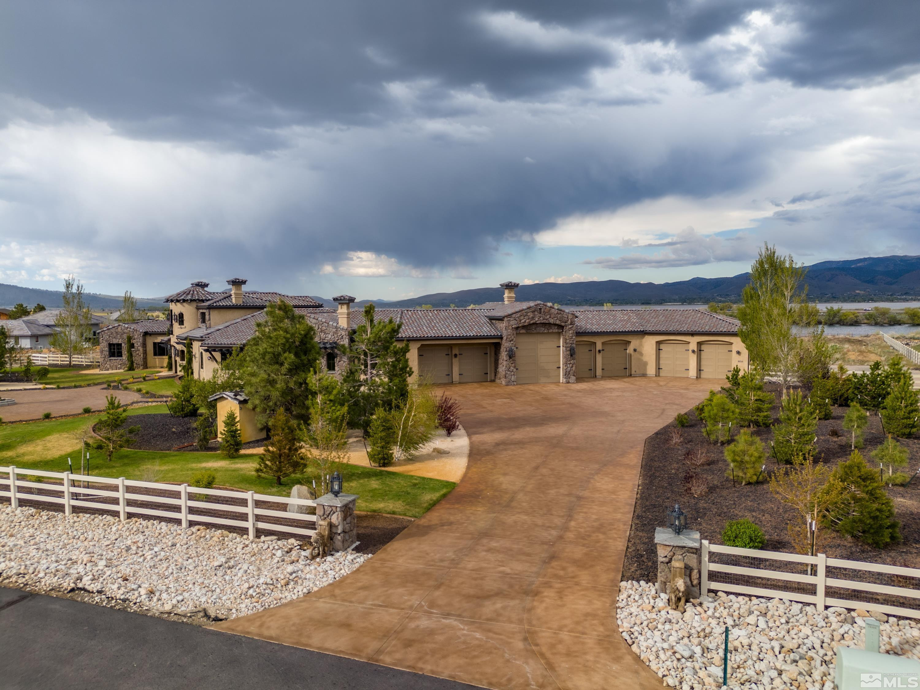 18250 Lake Vista