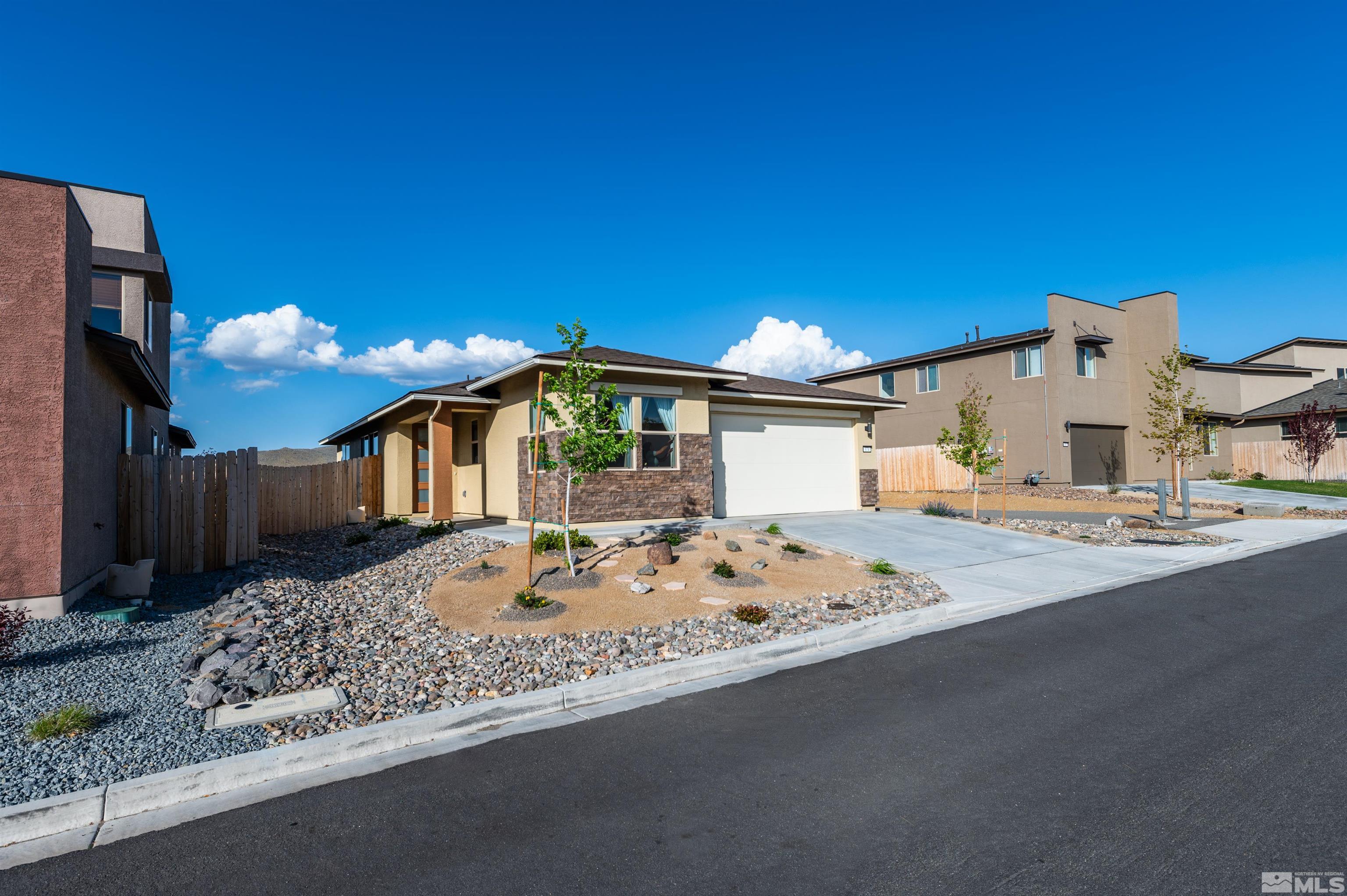674 Estancia Ct