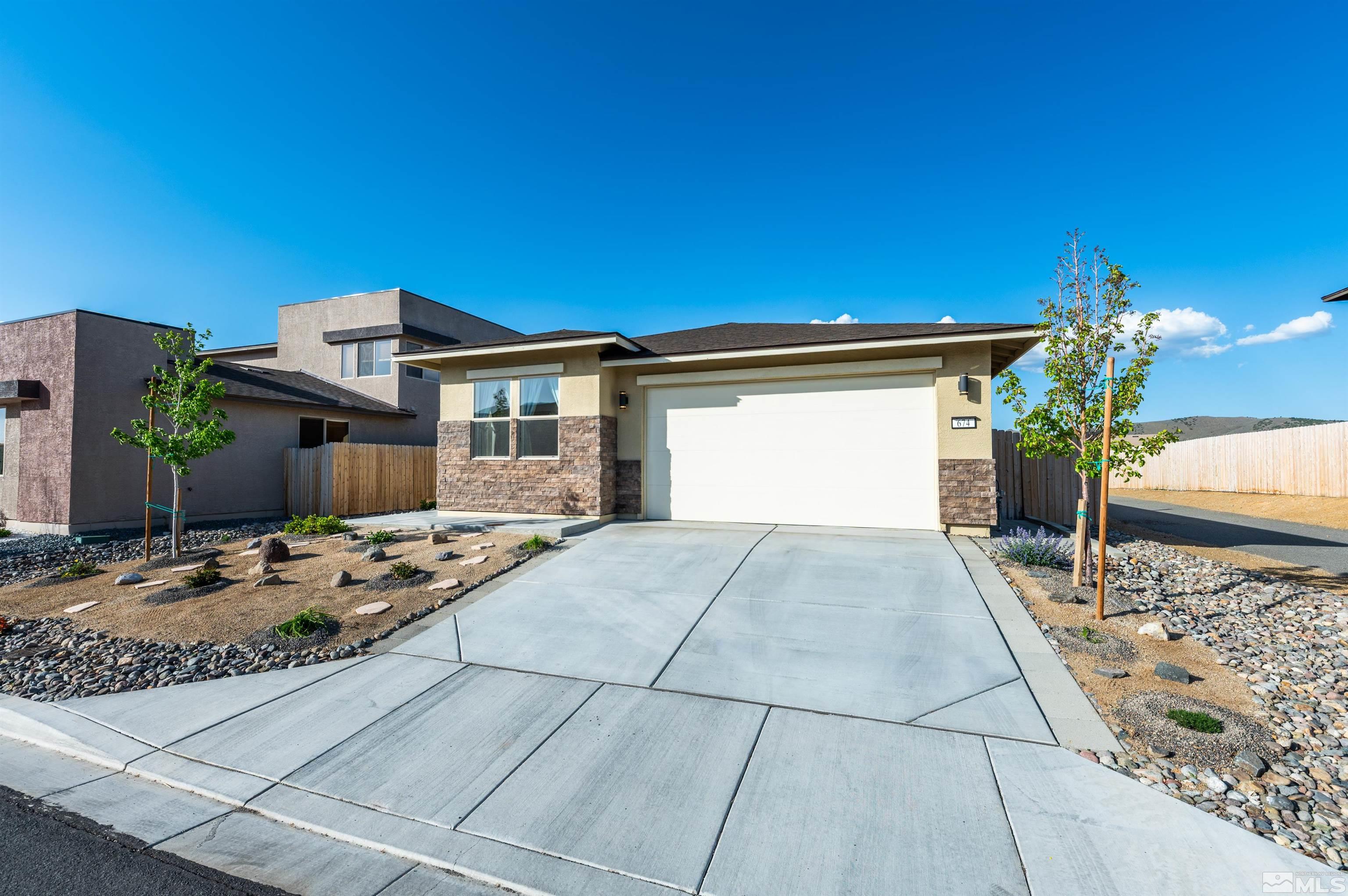 674 Estancia Ct