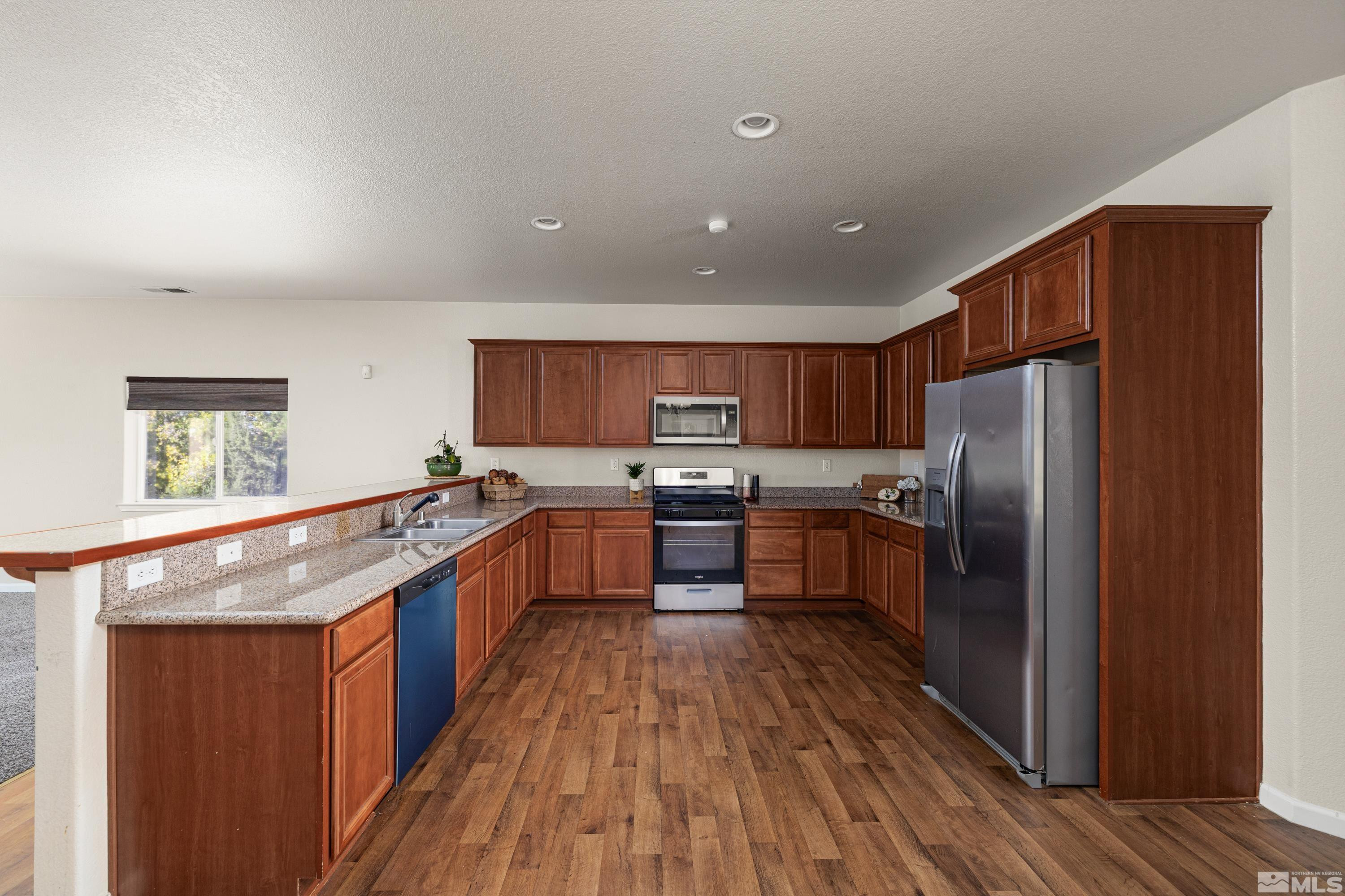 905 Demos Ct