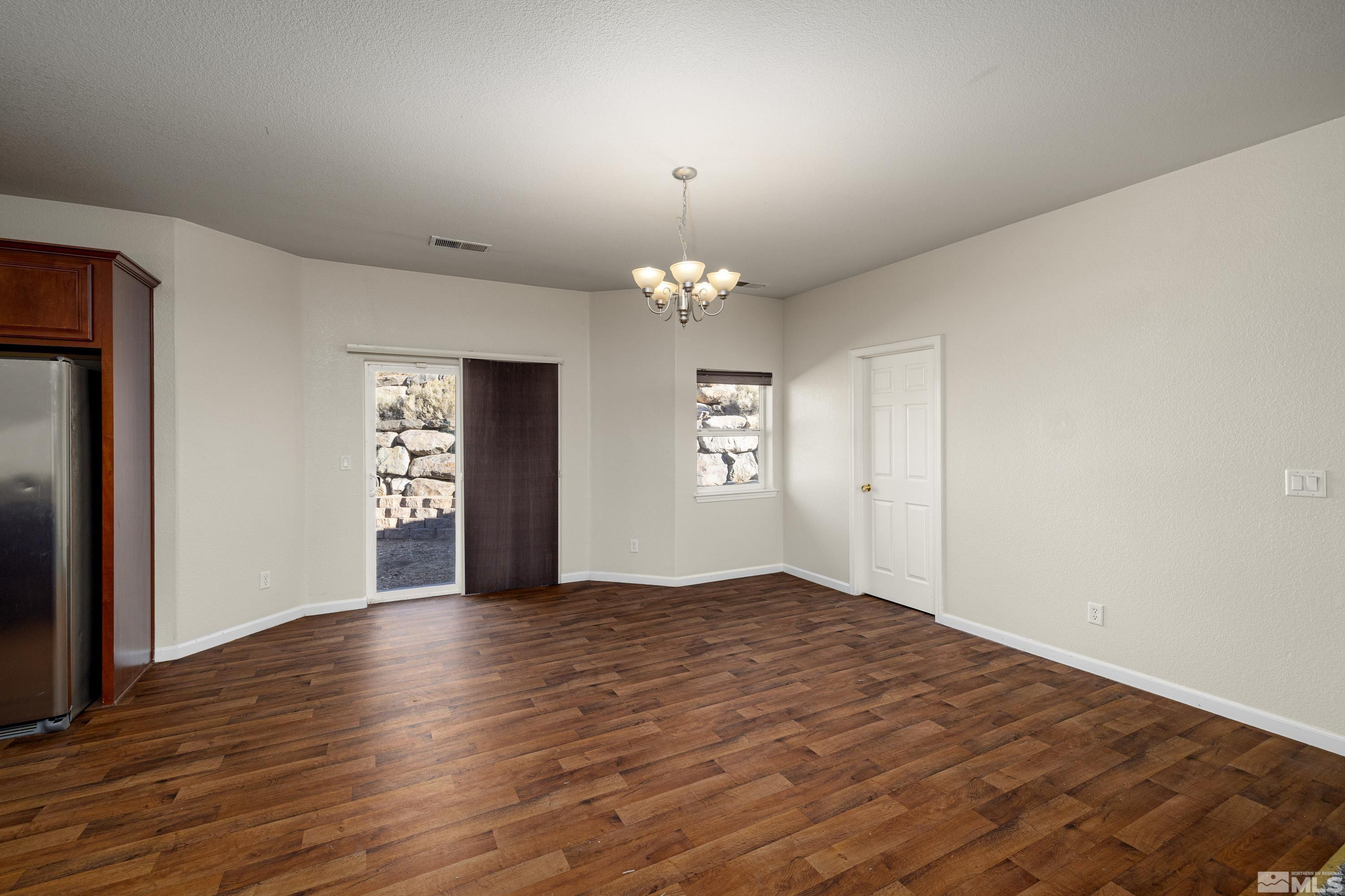 905 Demos Ct