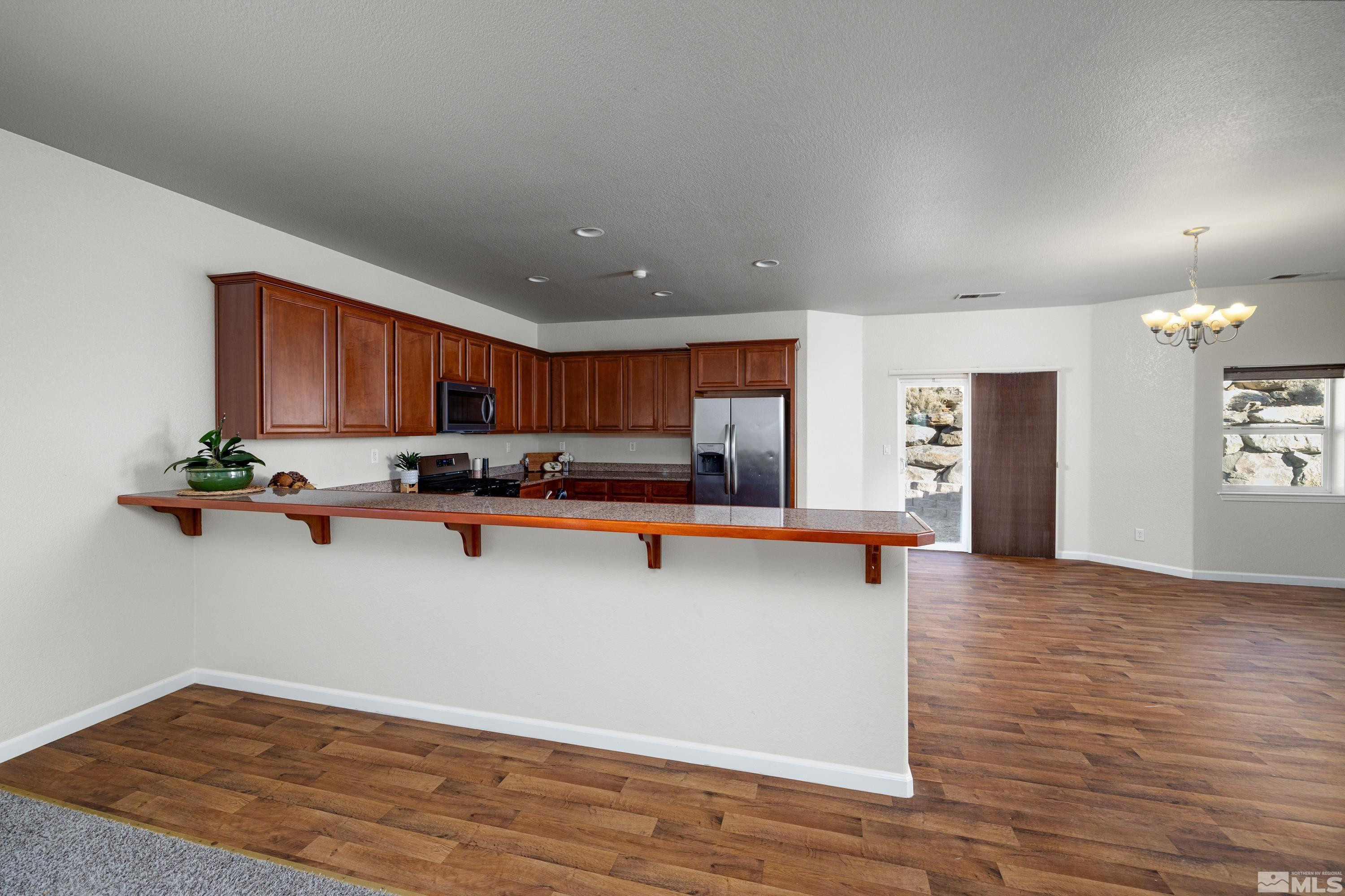 905 Demos Ct