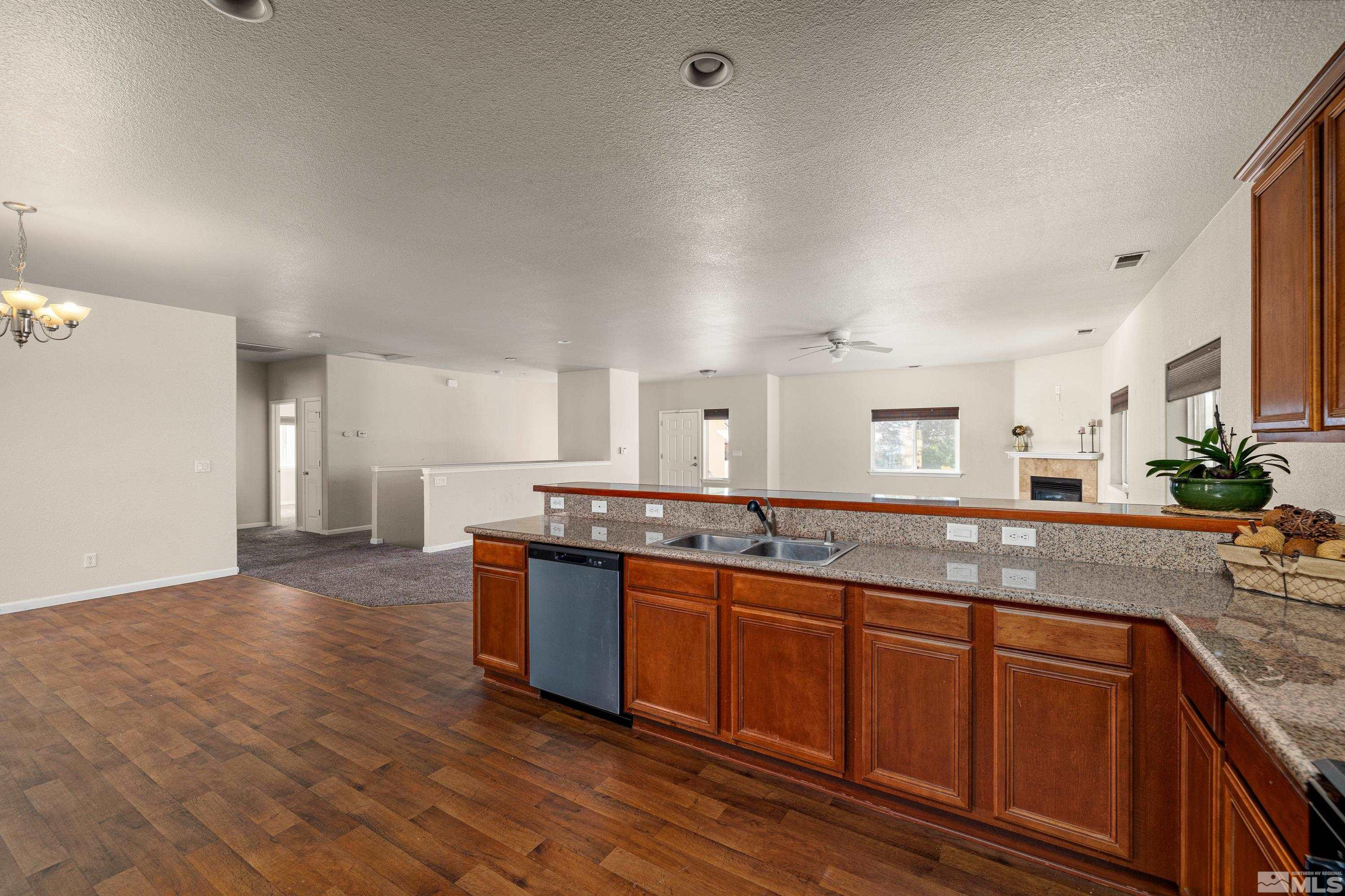905 Demos Ct