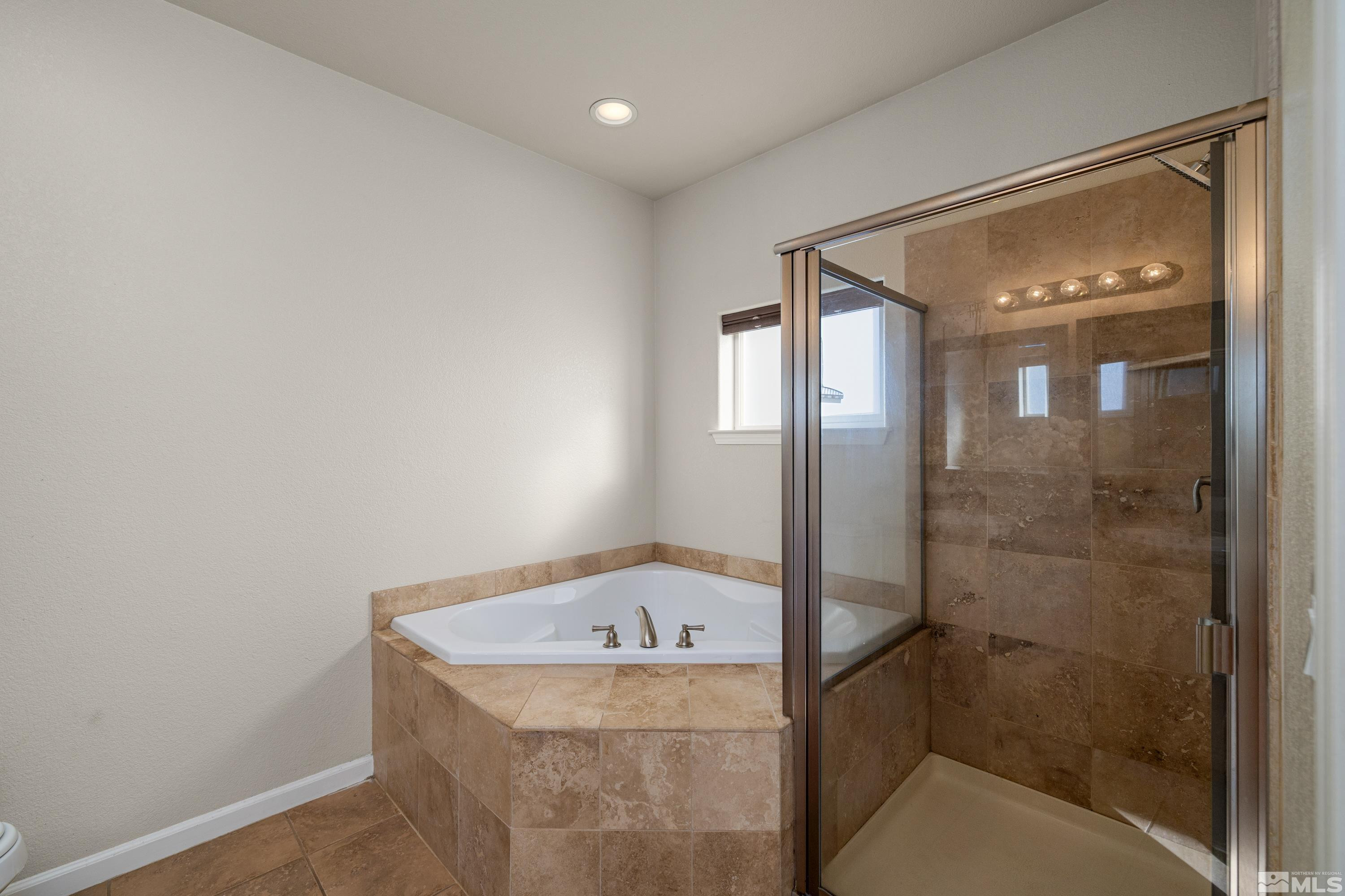905 Demos Ct