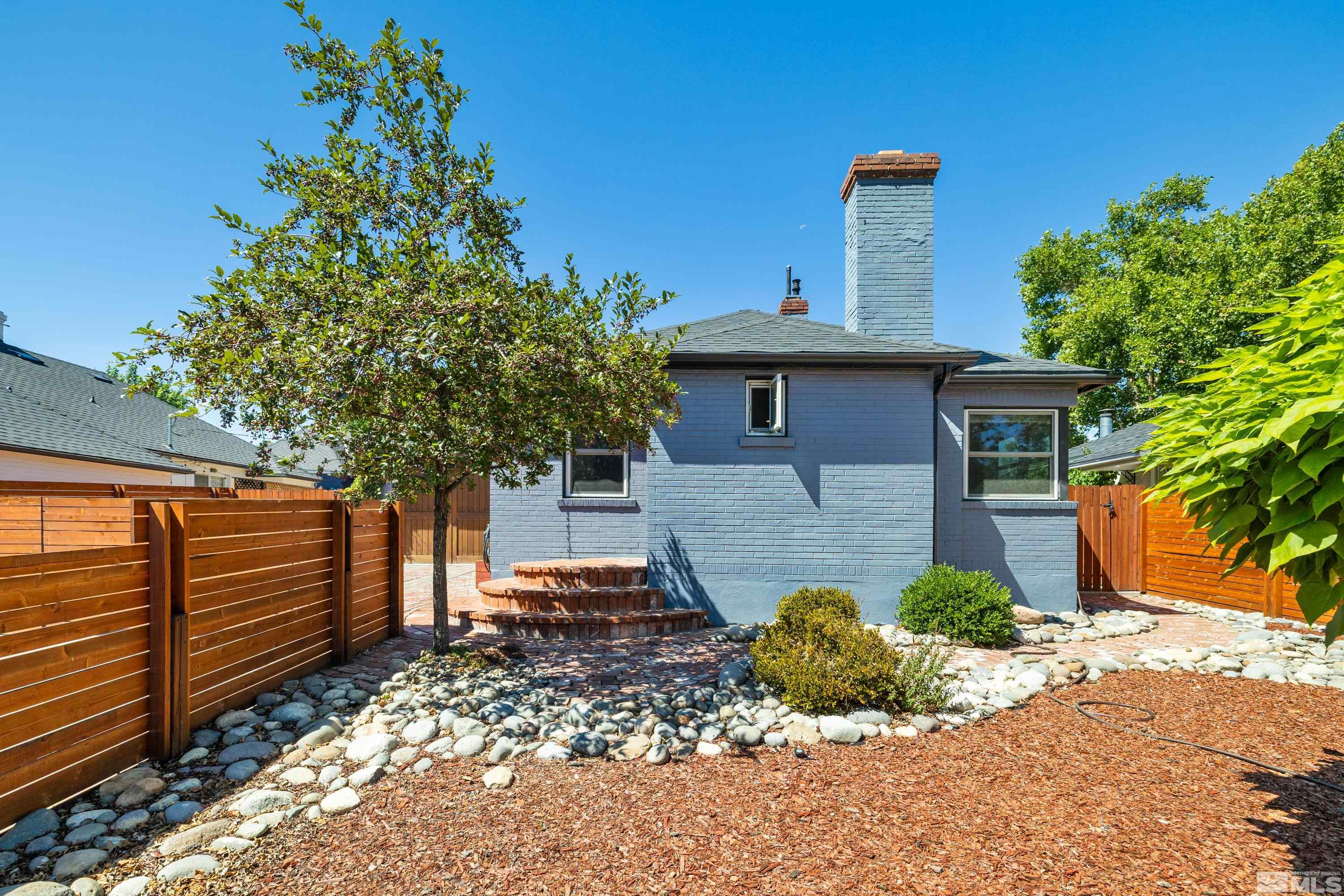 1341 Plumas St