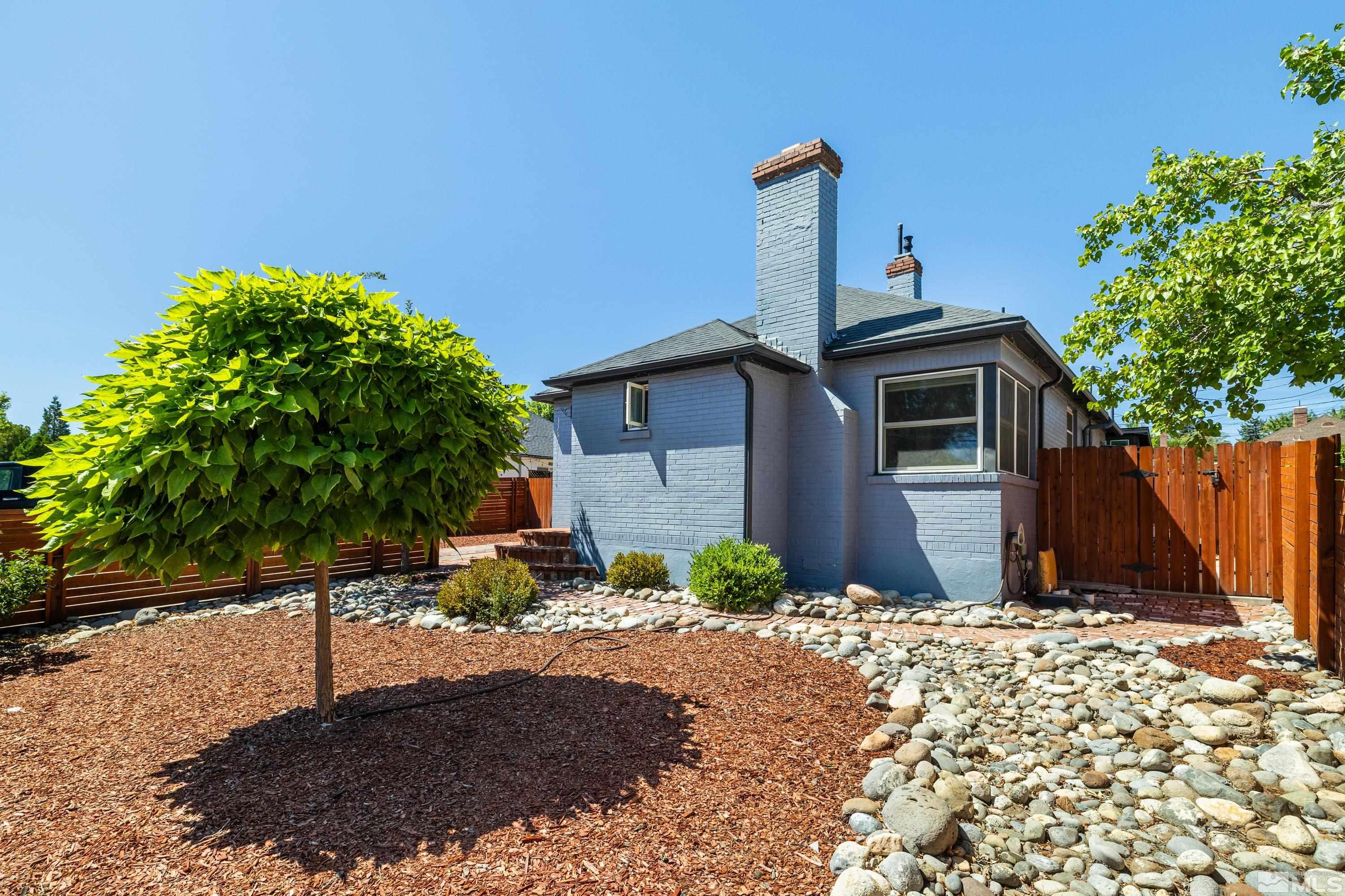 1341 Plumas St
