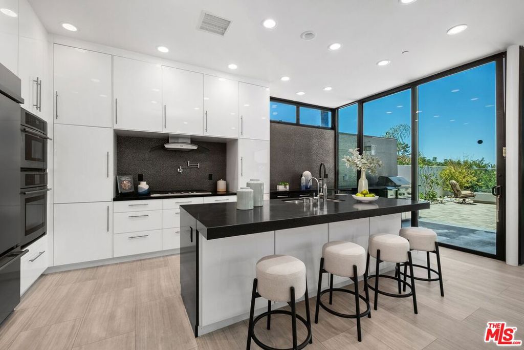 3144 Alta Laguna Boulevard