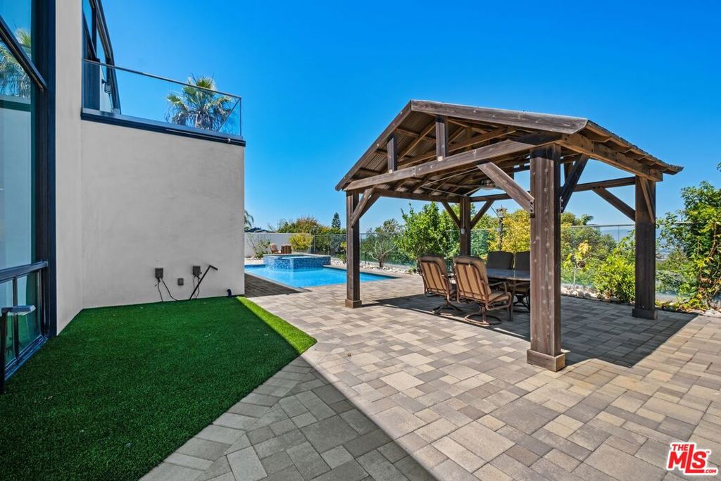 3144 Alta Laguna Boulevard