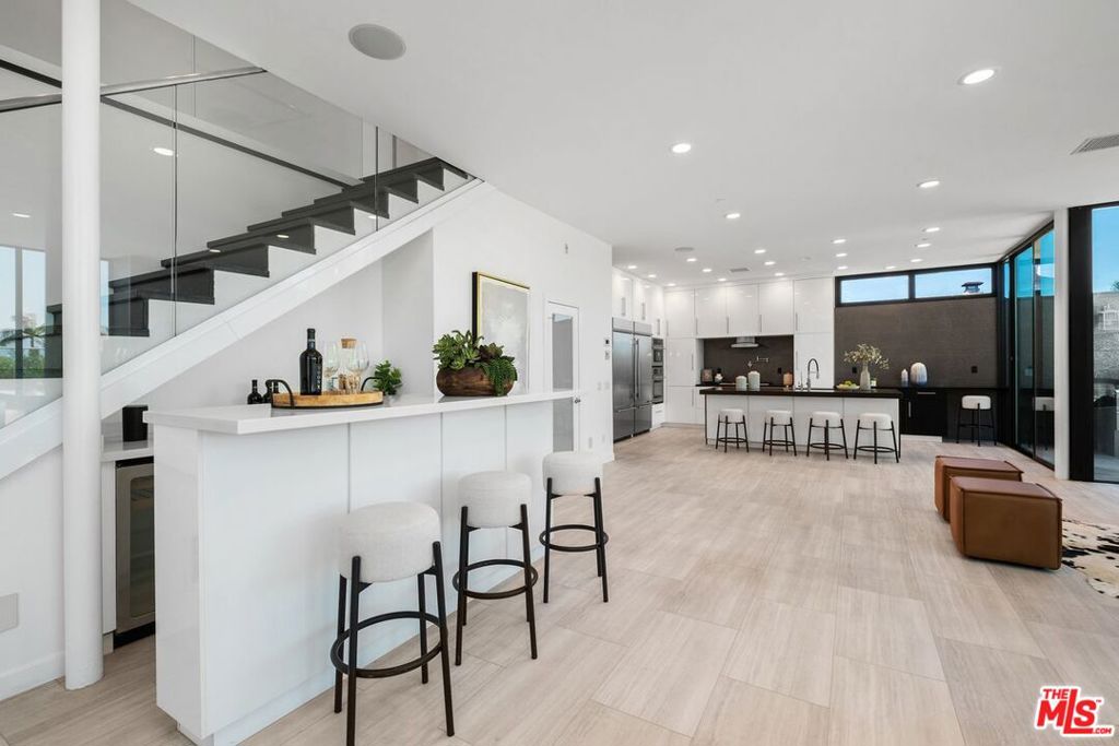 3144 Alta Laguna Boulevard