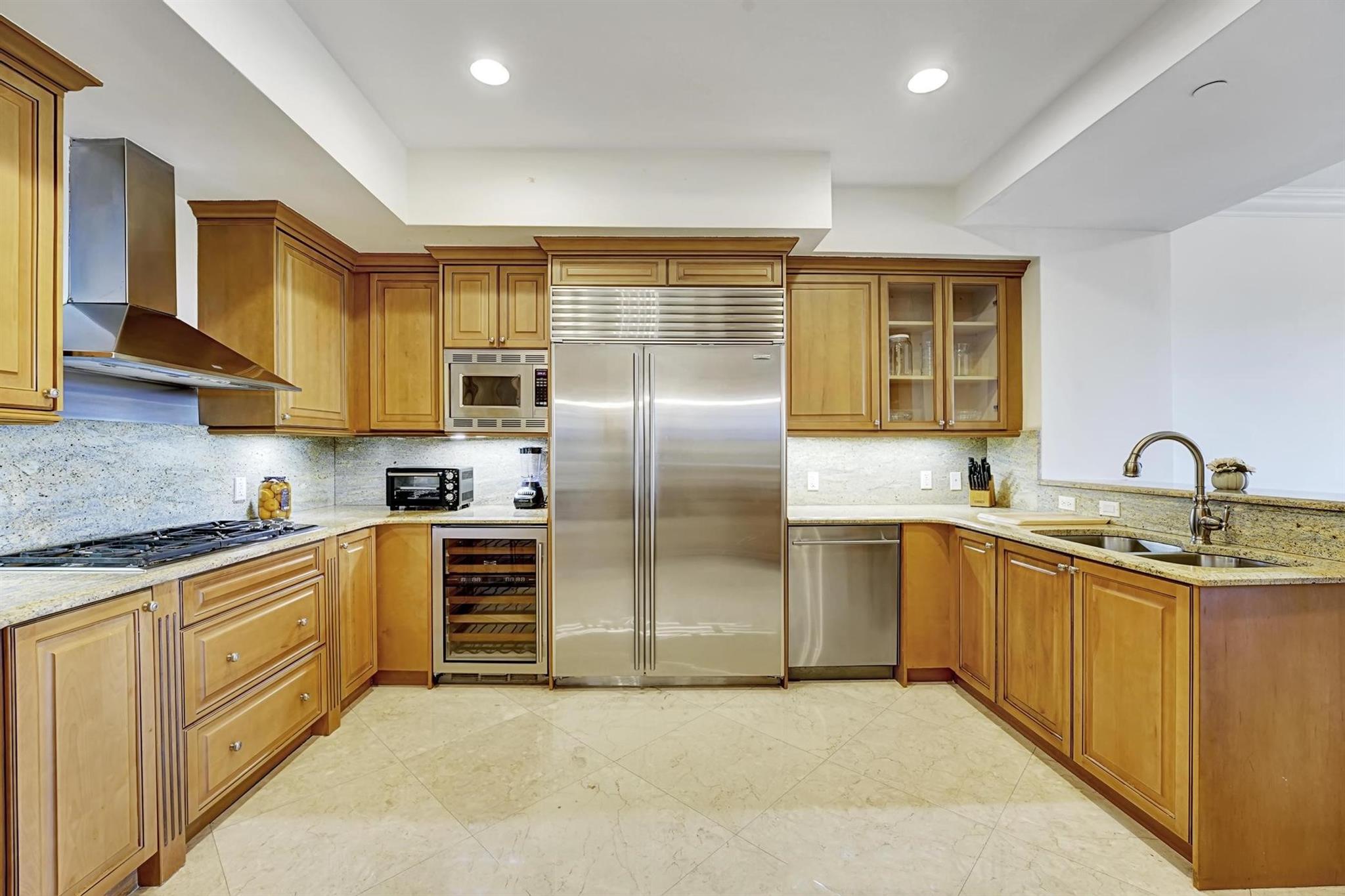 1 N Ocean Blvd 403