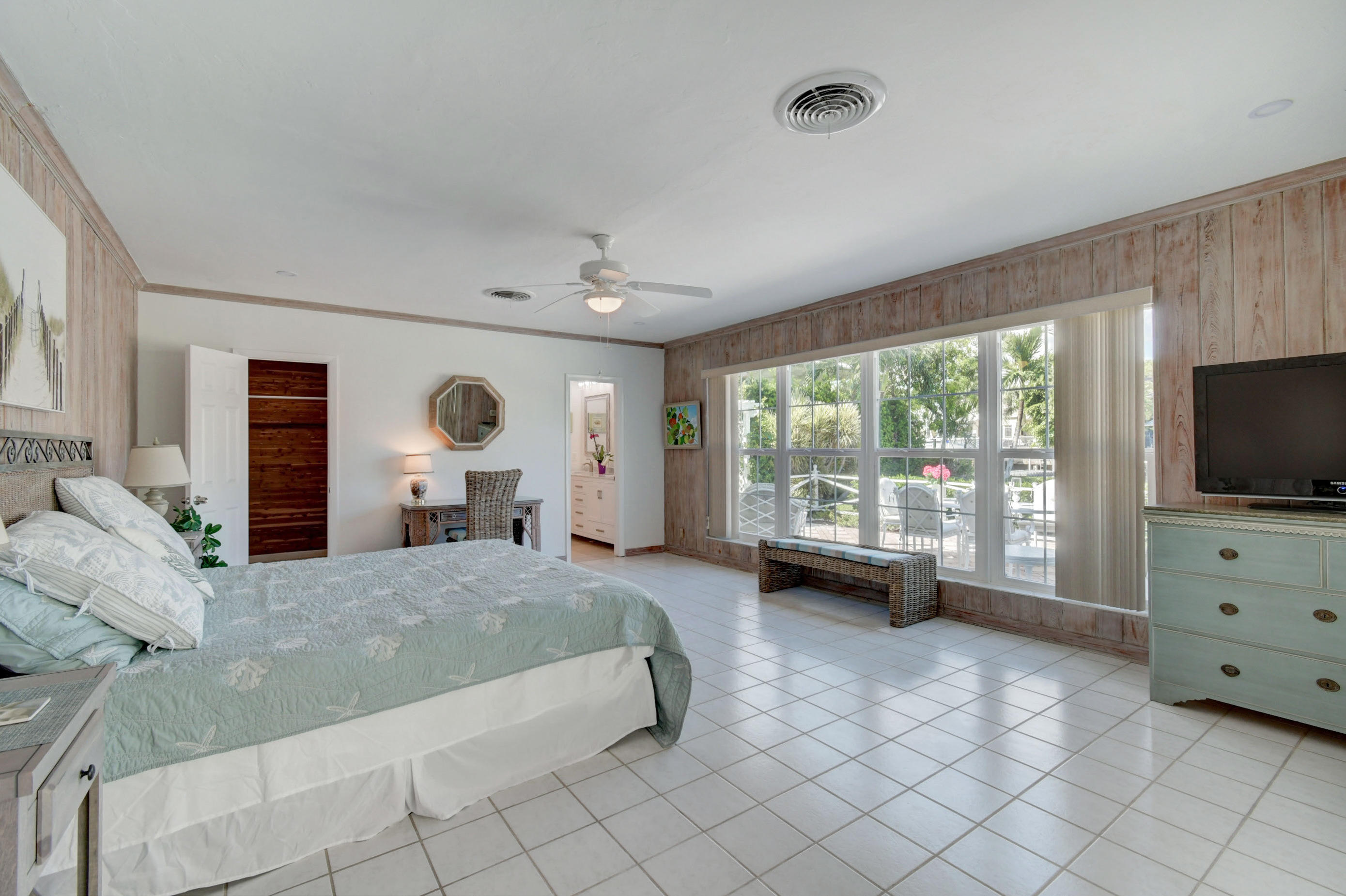 1117 Beach Drive