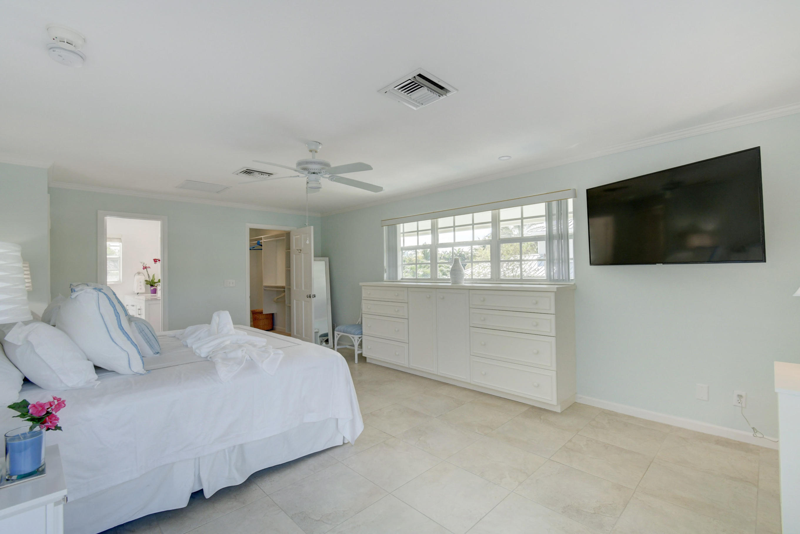 1117 Beach Drive