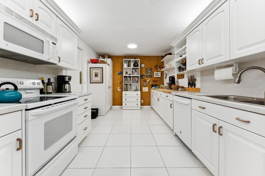 2200 S Ocean Boulevard 1004