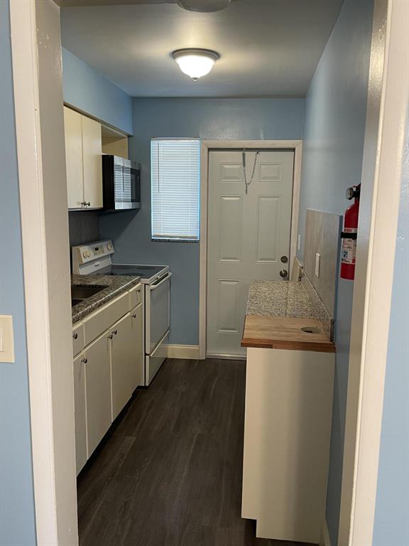 561 NE 45th Street 3