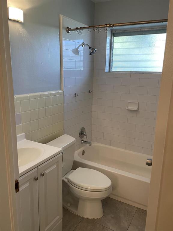 561 NE 45th Street 3