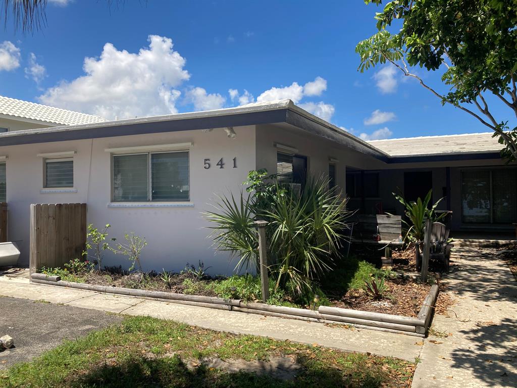 541 NE 45th Street 17