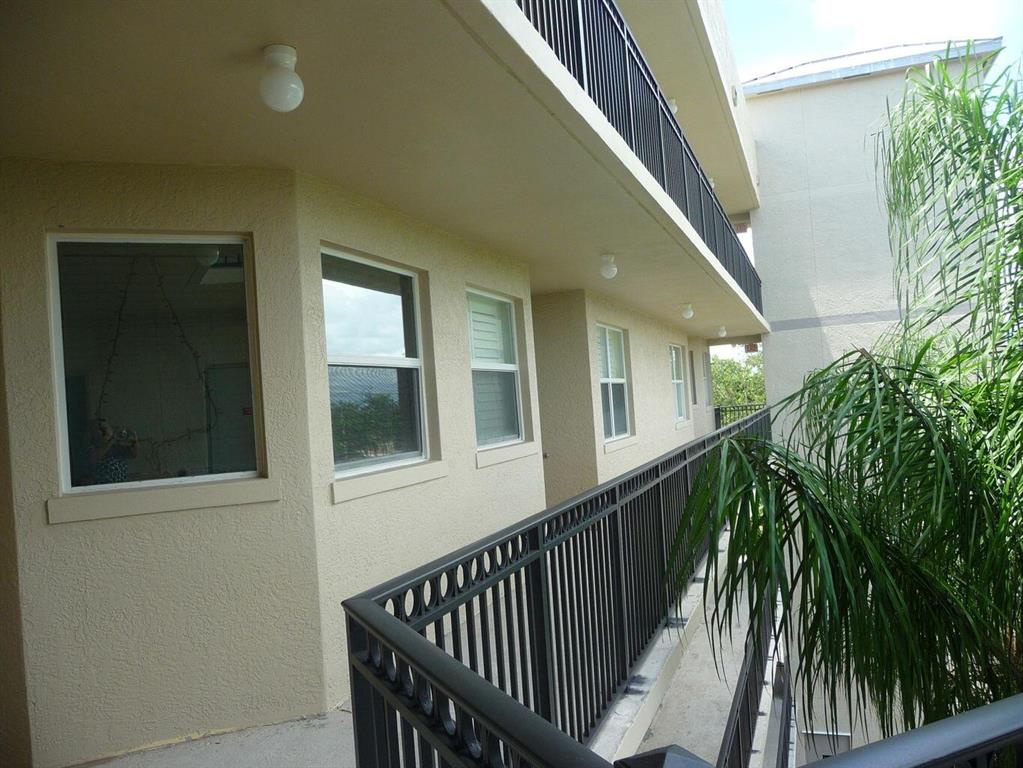 26 Royal Palm Way 405