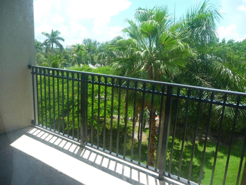26 Royal Palm Way 405
