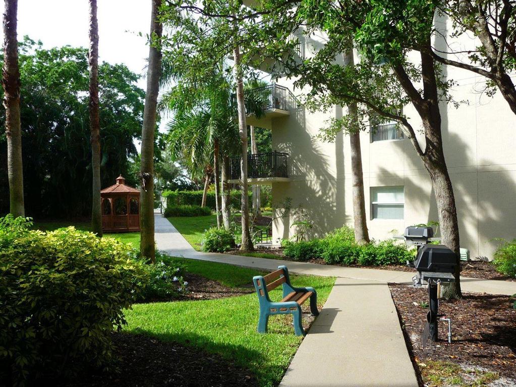26 Royal Palm Way 405